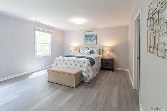 6910 Leytonstone Boulevard, West Bloomfield, MI 48322