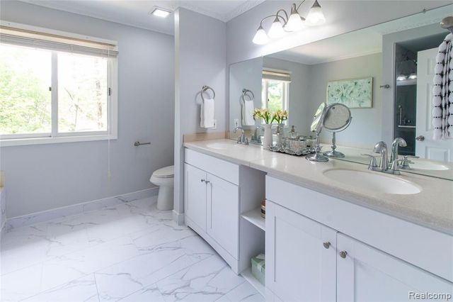 6910 Leytonstone Boulevard, West Bloomfield, MI 48322