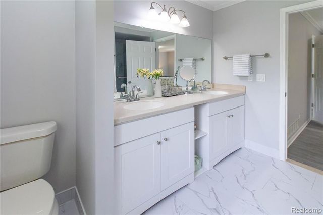6910 Leytonstone Boulevard, West Bloomfield, MI 48322