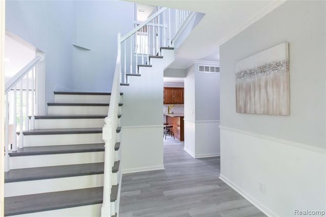 6910 Leytonstone Boulevard, West Bloomfield, MI 48322