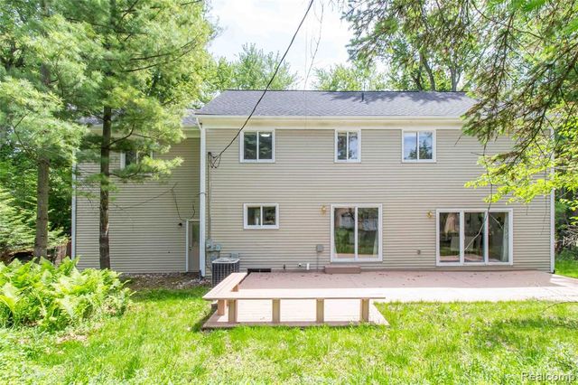 6910 Leytonstone Boulevard, West Bloomfield, MI 48322
