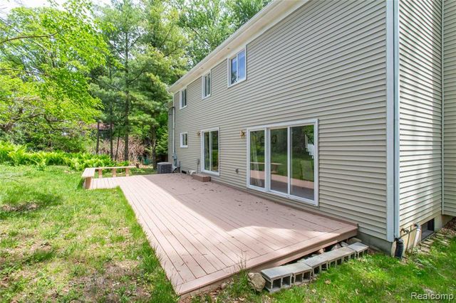 6910 Leytonstone Boulevard, West Bloomfield, MI 48322