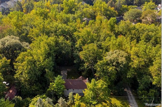 6910 Leytonstone Boulevard, West Bloomfield, MI 48322