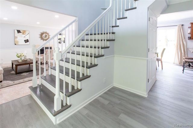 6910 Leytonstone Boulevard, West Bloomfield, MI 48322