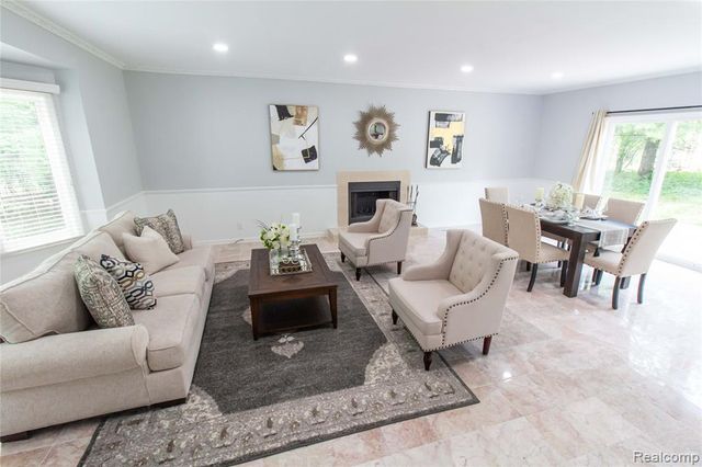 6910 Leytonstone Boulevard, West Bloomfield, MI 48322