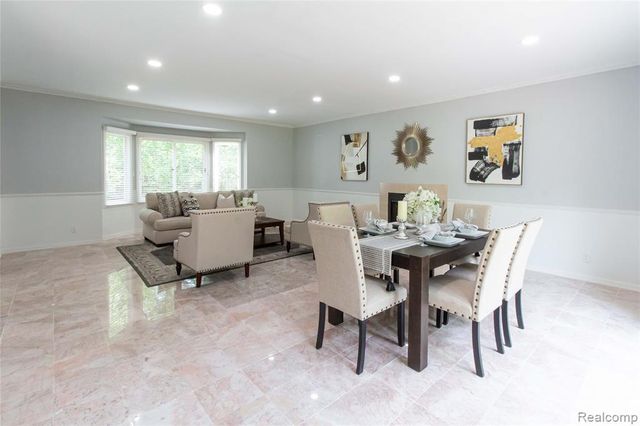 6910 Leytonstone Boulevard, West Bloomfield, MI 48322