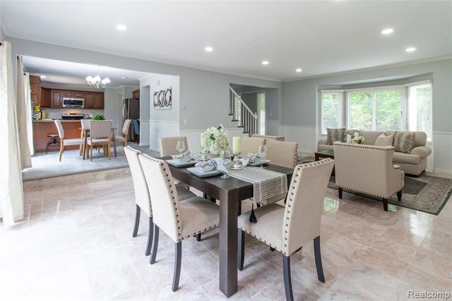 6910 Leytonstone Boulevard, West Bloomfield, MI 48322