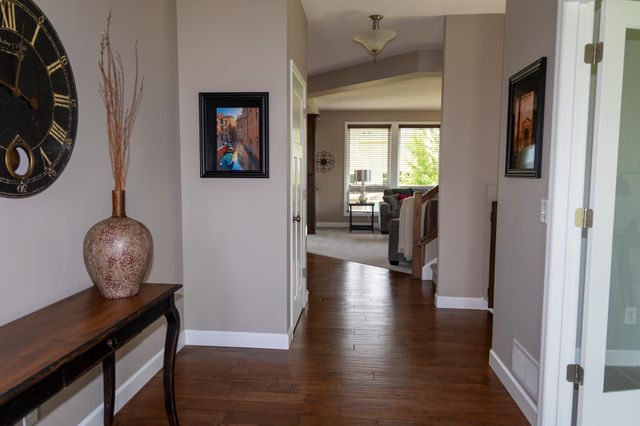 1364 Ridge Lane, Shakopee, MN 55379