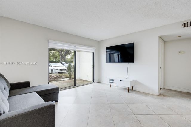 650 S Park Road 135, Hollywood, FL 33021