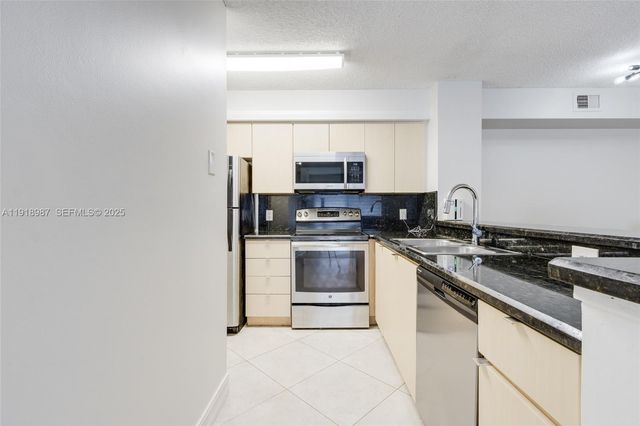 650 S Park Road 135, Hollywood, FL 33021