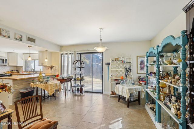 3517 PEELER Road 13, Jacksonville, FL 32277