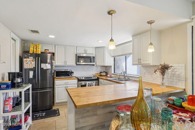 3517 PEELER Road 13, Jacksonville, FL 32277