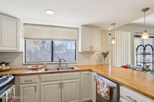3517 PEELER Road 13, Jacksonville, FL 32277