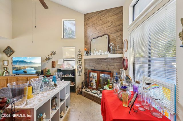 3517 PEELER Road 13, Jacksonville, FL 32277