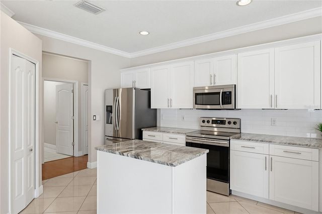 10115 KINGSBRIDGE AVENUE, Tampa, FL 33626