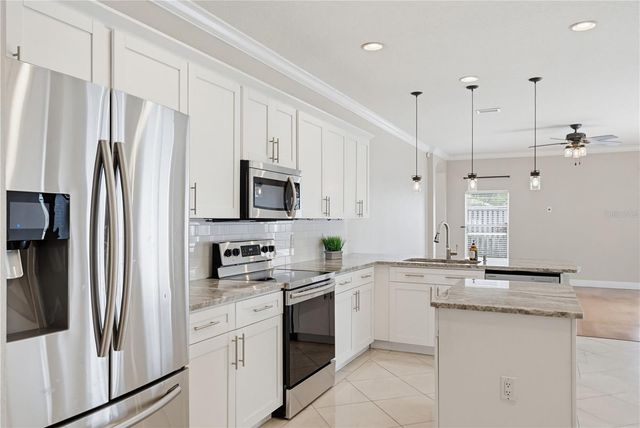 10115 KINGSBRIDGE AVENUE, Tampa, FL 33626