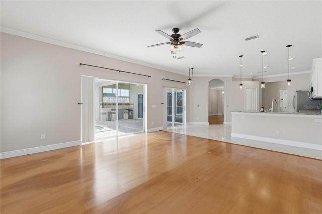 10115 KINGSBRIDGE AVENUE, Tampa, FL 33626