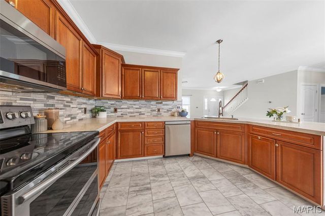 19 Winter Pond Drive, Fenton, MO 63026