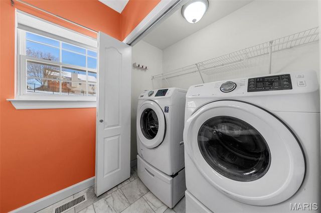 19 Winter Pond Drive, Fenton, MO 63026