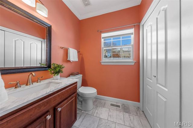 19 Winter Pond Drive, Fenton, MO 63026