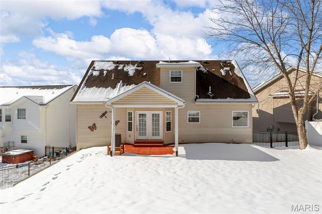 19 Winter Pond Drive, Fenton, MO 63026