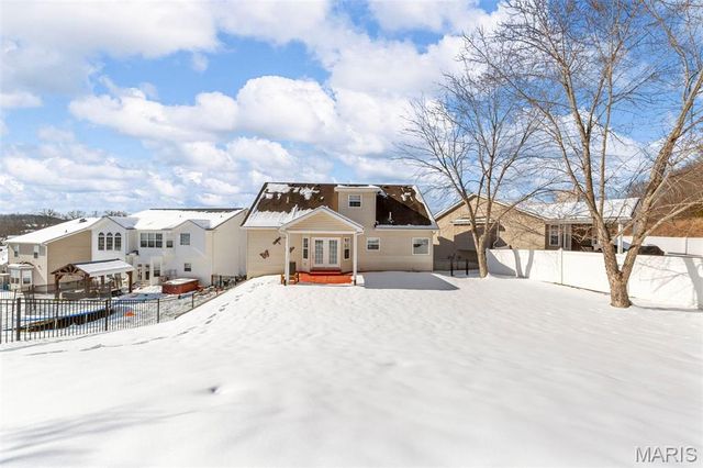 19 Winter Pond Drive, Fenton, MO 63026