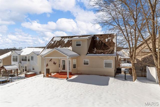 19 Winter Pond Drive, Fenton, MO 63026