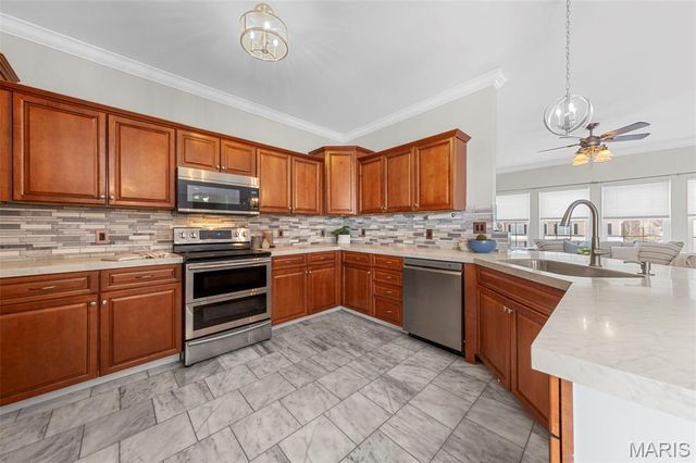 19 Winter Pond Drive, Fenton, MO 63026