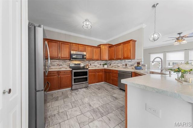 19 Winter Pond Drive, Fenton, MO 63026