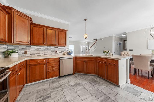 19 Winter Pond Drive, Fenton, MO 63026