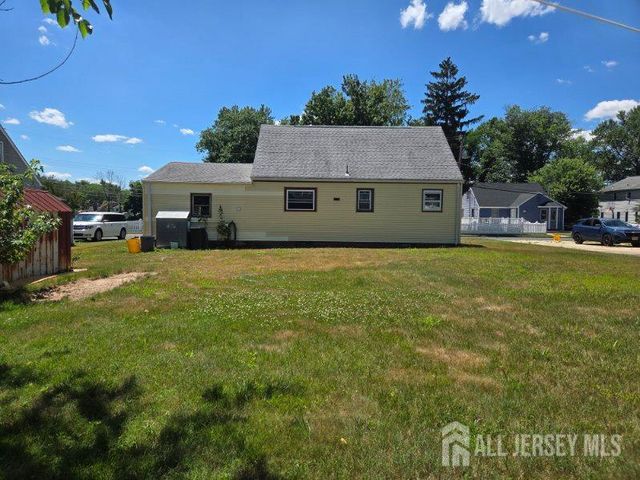 18 Victory Drive, Englishtown, NJ 07726
