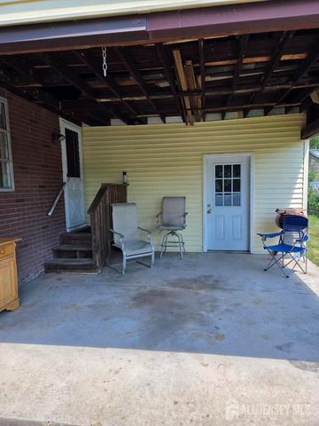 18 Victory Drive, Englishtown, NJ 07726