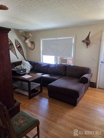 18 Victory Drive, Englishtown, NJ 07726