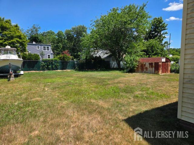 18 Victory Drive, Englishtown, NJ 07726
