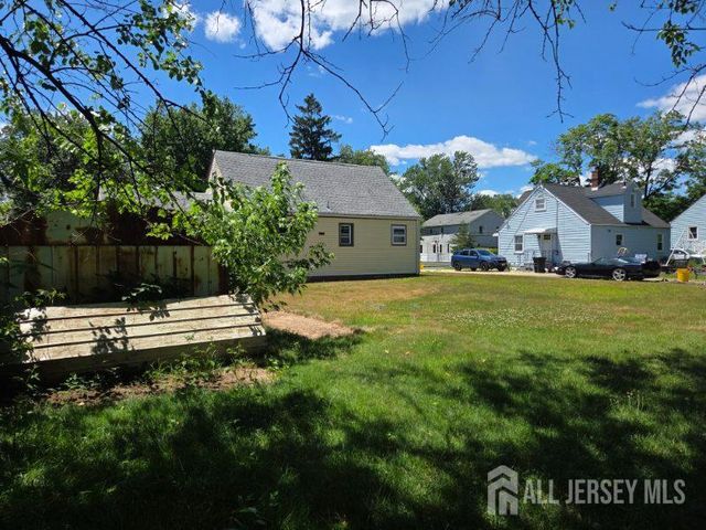 18 Victory Drive, Englishtown, NJ 07726