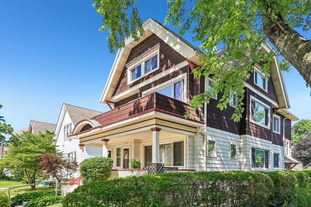 2532 N Humboldt BOULEVARD, Milwaukee, WI 53212