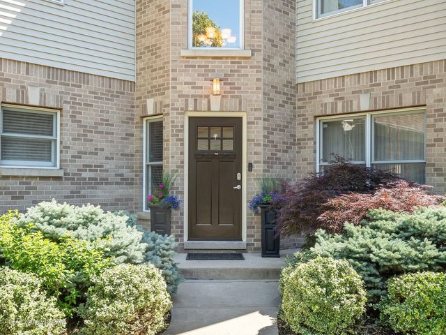 267 N Walnut Street, Elmhurst, IL 60126