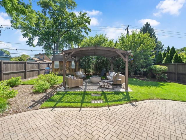 267 N Walnut Street, Elmhurst, IL 60126