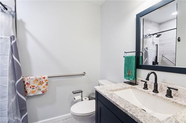 208 Coinjock RN, Yorktown, VA 23693