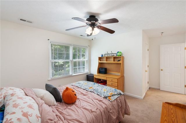208 Coinjock RN, Yorktown, VA 23693