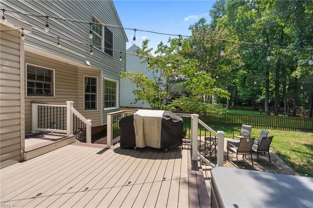 208 Coinjock RN, Yorktown, VA 23693