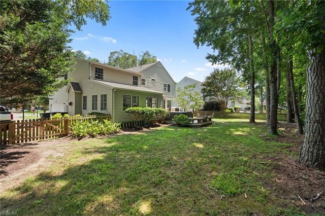 208 Coinjock RN, Yorktown, VA 23693