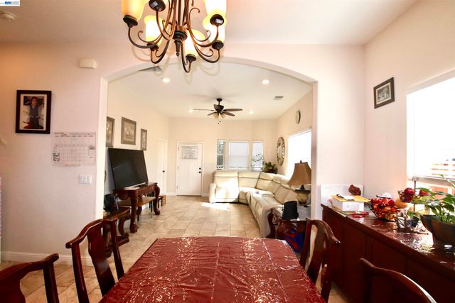 2511 S Laurel, Stockton, CA 95206