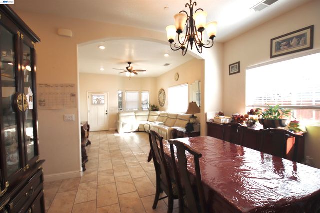 2511 S Laurel, Stockton, CA 95206