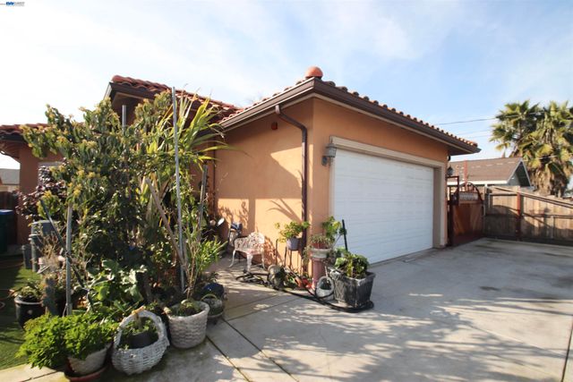 2511 S Laurel, Stockton, CA 95206