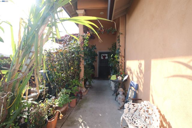 2511 S Laurel, Stockton, CA 95206