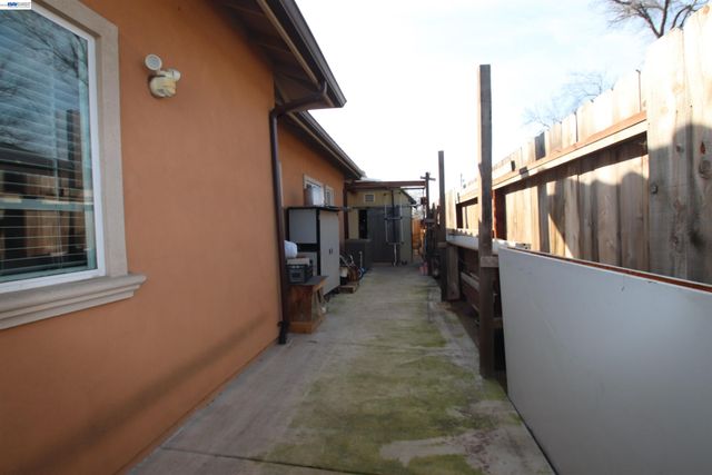 2511 S Laurel, Stockton, CA 95206