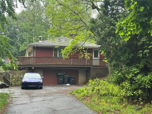 12797 Oakwood Avenue NW, Uniontown, OH 44685
