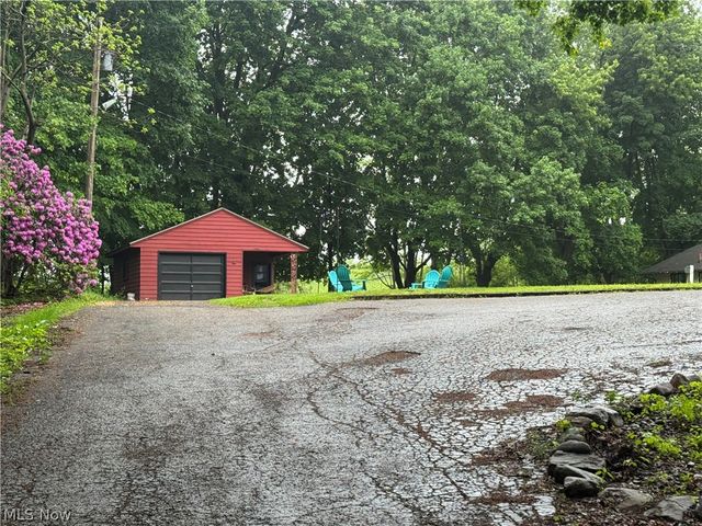 12797 Oakwood Avenue NW, Uniontown, OH 44685