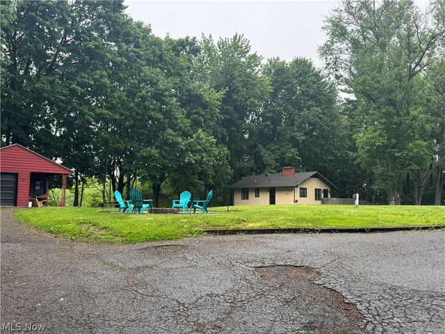 12797 Oakwood Avenue NW, Uniontown, OH 44685
